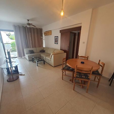 Nice Holiday Apartment Paphos ภายนอก รูปภาพ