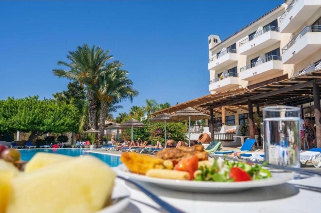 Nice Holiday Apartment Paphos ภายนอก รูปภาพ